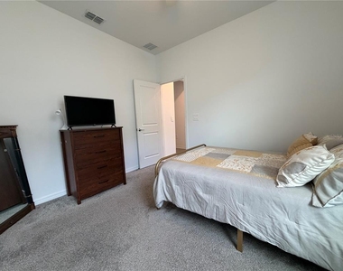 652 Grove Street - Photo Thumbnail 17
