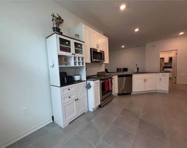 652 Grove Street - Photo Thumbnail 13