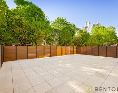 960 Franklin Avenue - Photo Thumbnail 10