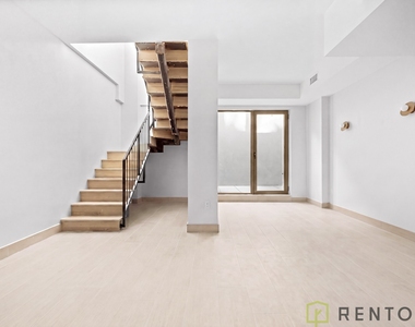 960 Franklin Avenue - Photo Thumbnail 8