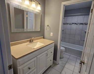 1118 Villa Lane - Photo Thumbnail 3