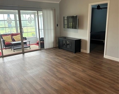 1118 Villa Lane - Photo Thumbnail 5