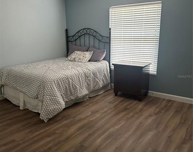 1118 Villa Lane - Photo Thumbnail 9