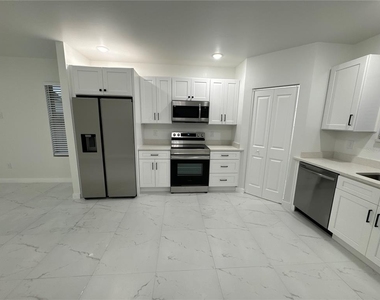 1775 Glenway Court - Photo Thumbnail 10