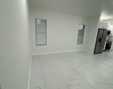 1775 Glenway Court - Photo Thumbnail 4