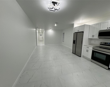 1775 Glenway Court - Photo Thumbnail 9