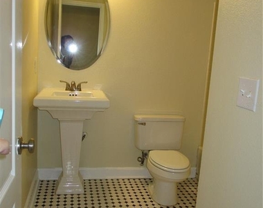 2065 Dixie Belle Drive - Photo Thumbnail 11