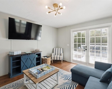 109 N Peninsula Avenue - Photo Thumbnail 4