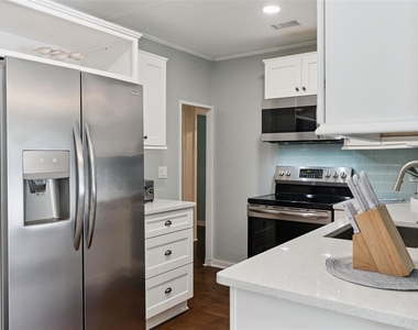 109 N Peninsula Avenue - Photo Thumbnail 8