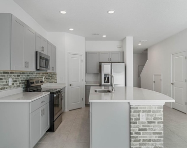 1281 Axel Graeson Avenue - Photo Thumbnail 4