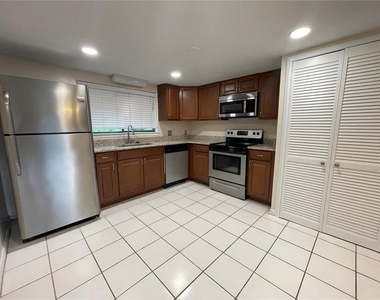 710 Raymond Circle - Photo Thumbnail 4