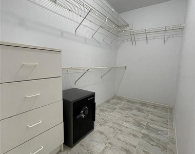 710 Raymond Circle - Photo Thumbnail 10