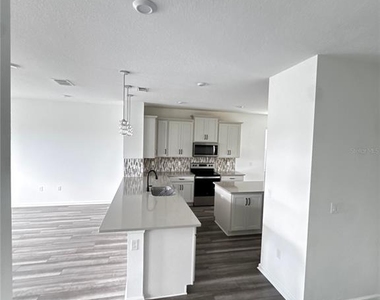 11777 Globe Street - Photo Thumbnail 6