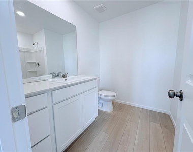 886 Lynx Street - Photo Thumbnail 17