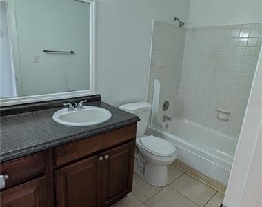 4028 Billingsgate Rd - Photo Thumbnail 7