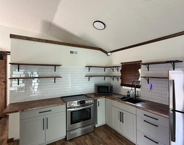18312 Holister Rd - Photo Thumbnail 2
