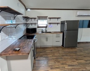 18312 Holister Rd - Photo Thumbnail 7