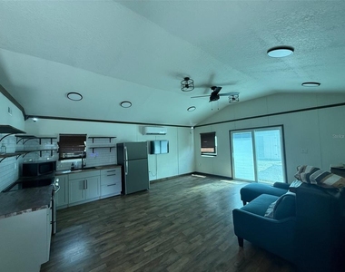 18312 Holister Rd - Photo Thumbnail 4