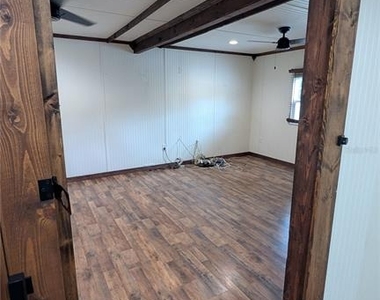 18312 Holister Rd - Photo Thumbnail 12