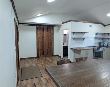 18312 Holister Rd - Photo Thumbnail 16