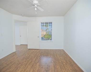 2206 Antigua Place - Photo Thumbnail 17