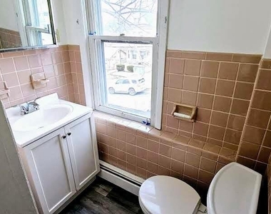 942 E Elm Street - Photo Thumbnail 6