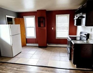 942 E Elm Street - Photo Thumbnail 1