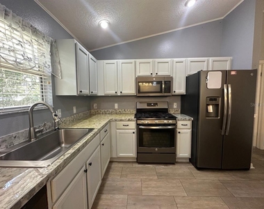 104 Cherry Blossom Lane - Photo Thumbnail 6
