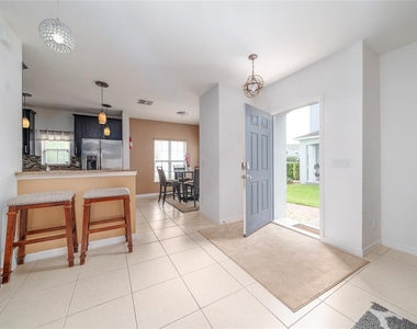 212 Primrose Drive - Photo Thumbnail 2