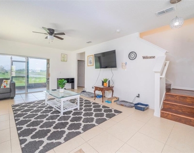 212 Primrose Drive - Photo Thumbnail 4