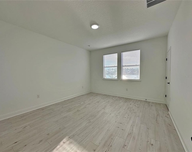 43 Waverly Lane - Photo Thumbnail 7