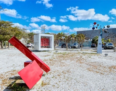1709 N Tamiami Trail - Photo Thumbnail 36