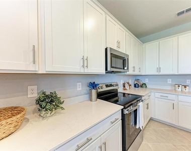 12320 Wellen Golf Street - Photo Thumbnail 10