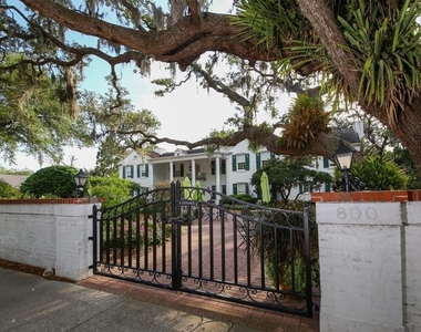 1676 Oak Street - Photo Thumbnail 41