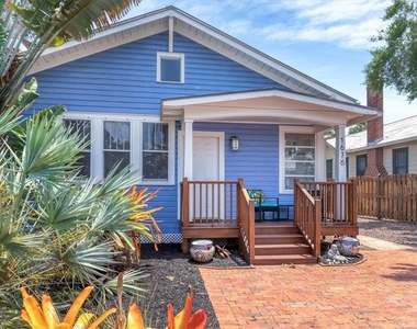 1676 Oak Street - Photo Thumbnail 2