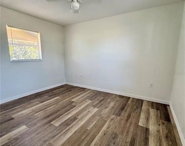 307 27th Street E - Photo Thumbnail 7