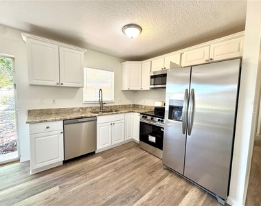 307 27th Street E - Photo Thumbnail 1