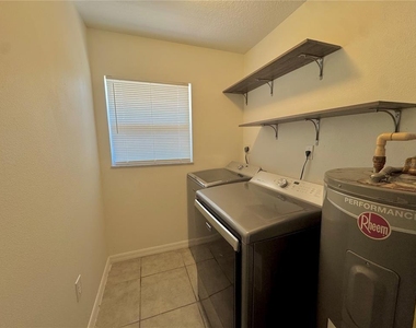 307 27th Street E - Photo Thumbnail 8