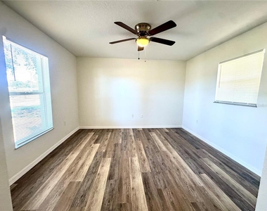 307 27th Street E - Photo Thumbnail 4