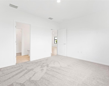6560 Silverstar Drive - Photo Thumbnail 17