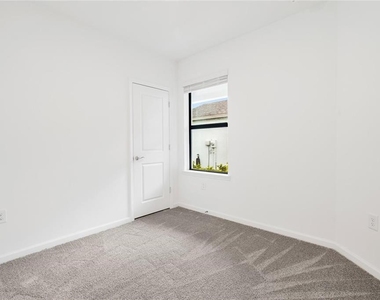 6560 Silverstar Drive - Photo Thumbnail 12