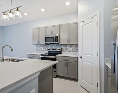 11779 Glenside Terrace - Photo Thumbnail 10