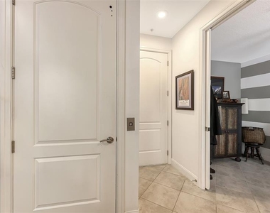 235 Cocoanut Avenue - Photo Thumbnail 8