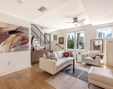 235 Cocoanut Avenue - Photo Thumbnail 14