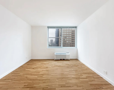 Battery Party City, WTC, NYC - Photo Thumbnail 4
