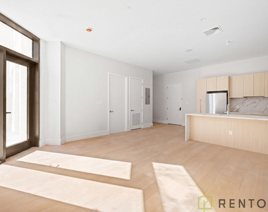960 Franklin Avenue - Photo Thumbnail 6