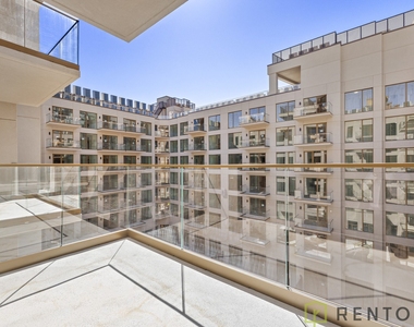 960 Franklin Avenue - Photo Thumbnail 12