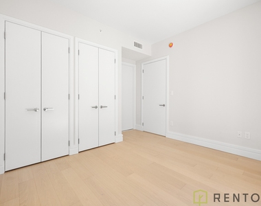 960 Franklin Avenue - Photo Thumbnail 9
