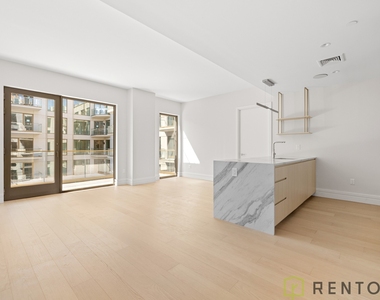 960 Franklin Avenue - Photo Thumbnail 6