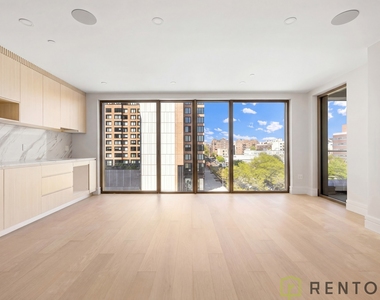 960 Franklin Avenue - Photo Thumbnail 7